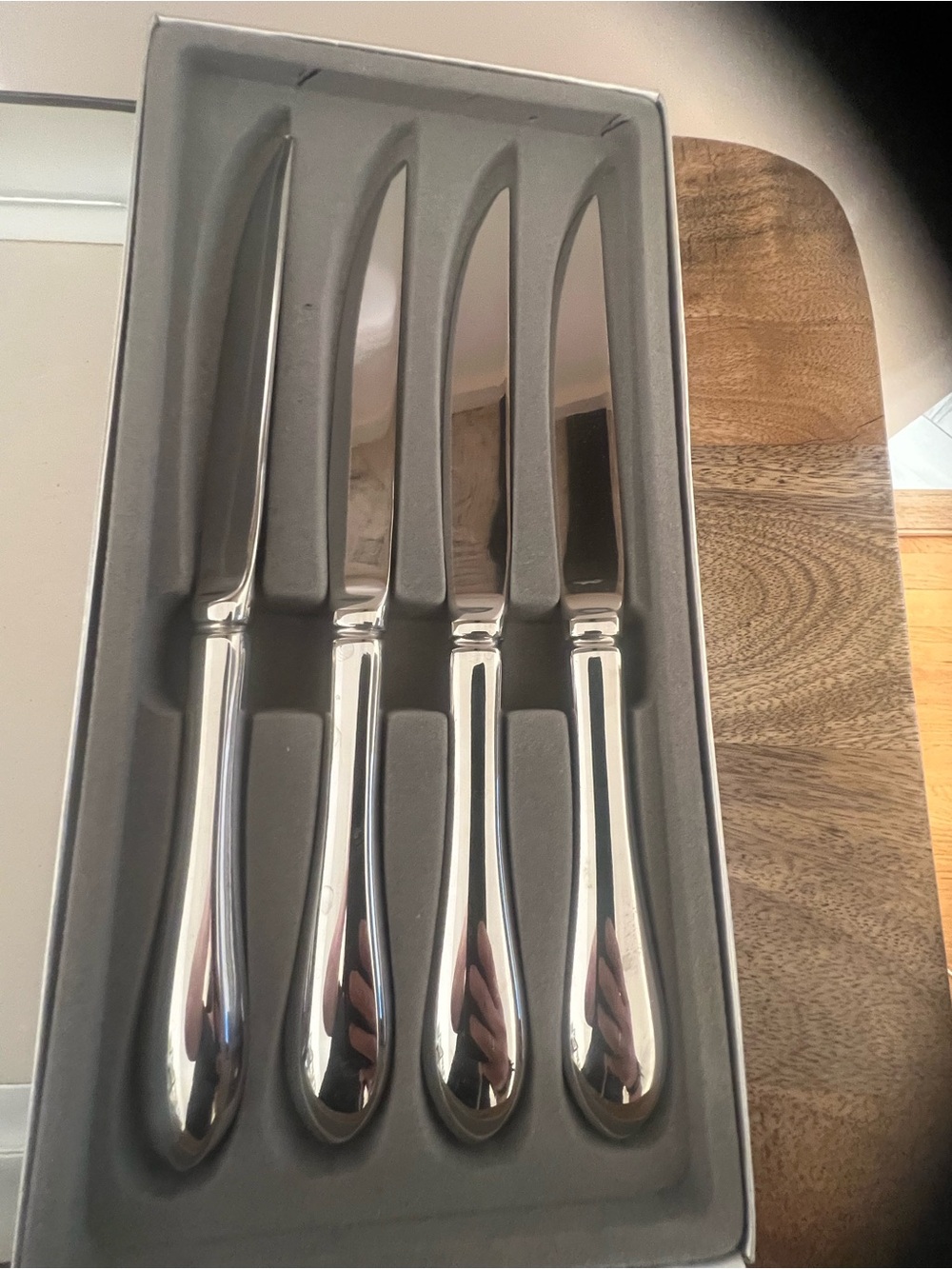 RETRONEU KENT STEAK KNIVES BOXED SET OF 4 NEW IN BOX